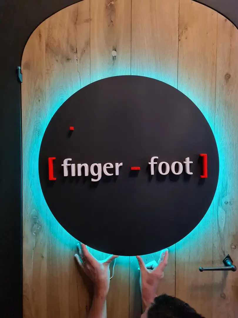 3D printing logo Finger-foot met LED verlichting